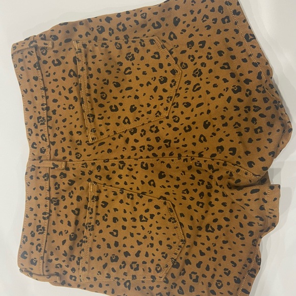 Aritzia Sunday best animal print shorts - Picture 5 of 5